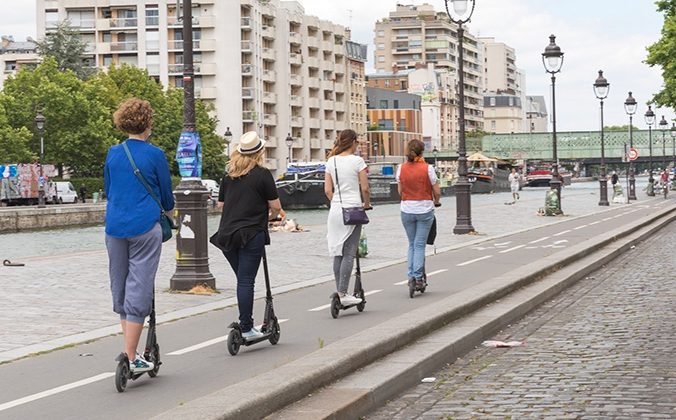 Trottinette, vélo ou hoverboard lequel parmi ces véhicules urbains électriques faut-il choisir ?